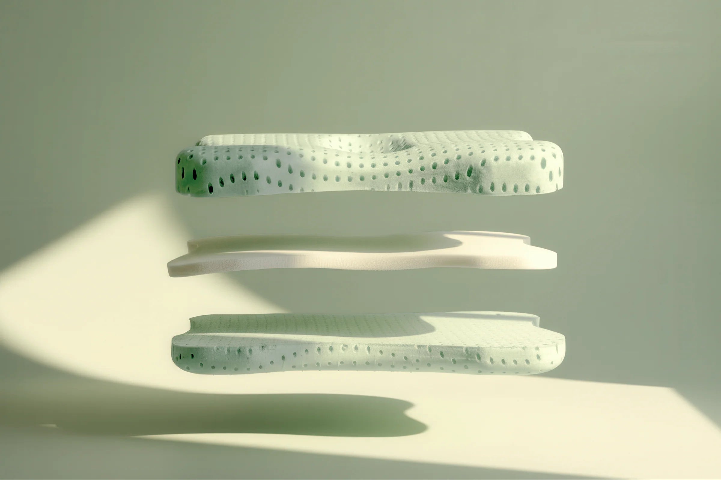 BLACKROLL® RECOVERY PILLOW PLUS | Premium Comfort - height adjustable memory foam pillow