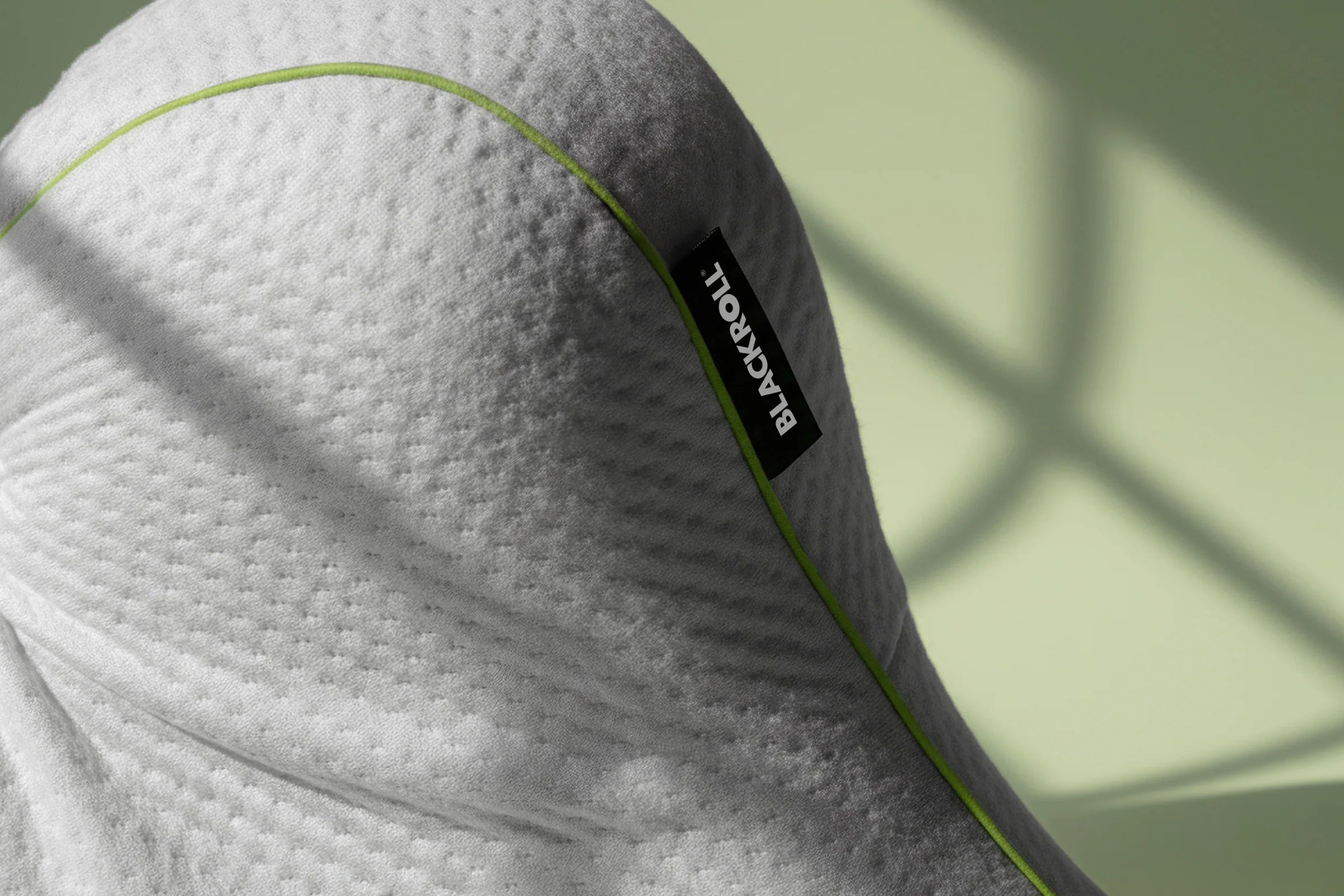 BLACKROLL® RECOVERY PILLOW PLUS | Premium Comfort - height adjustable memory foam pillow