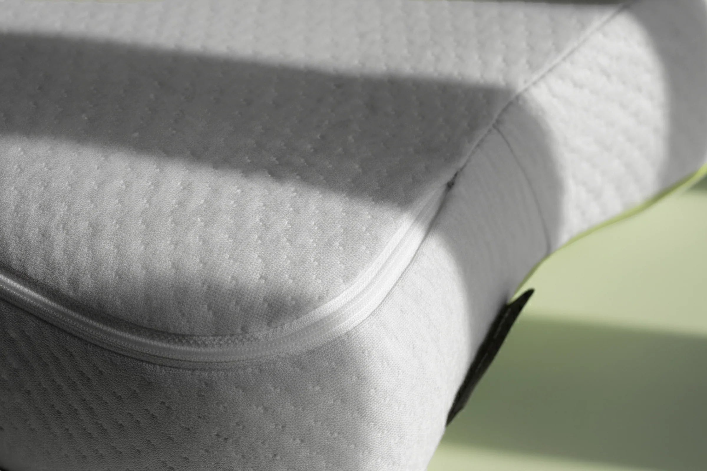 BLACKROLL® RECOVERY PILLOW PLUS | Premium Comfort - height adjustable memory foam pillow