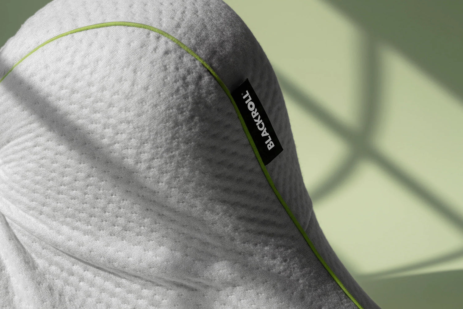 BLACKROLL® RECOVERY PILLOW PLUS | Premium Comfort - height adjustable memory foam pillow