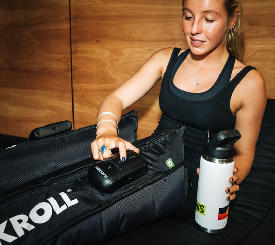 BLACKROLL Compression Boots 2.0 on legs – wireless recovery boots with dynamic air pressure